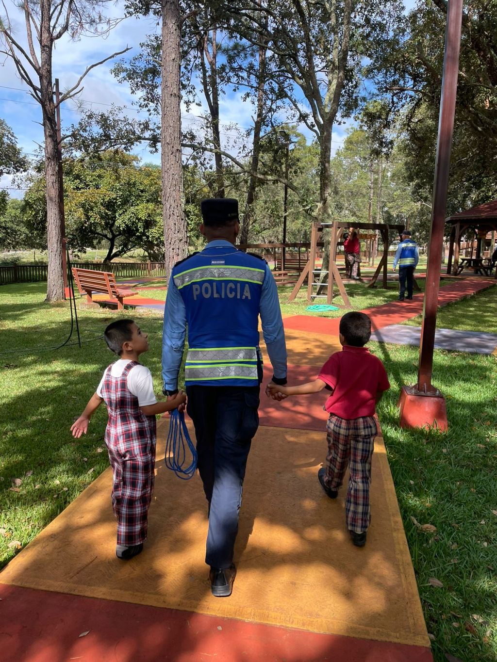 Policías se solidarizan con infantes de hogar&nbsp;asistencial