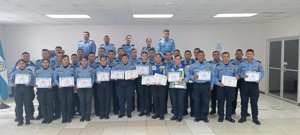 Policías se especializan en&nbsp;2025