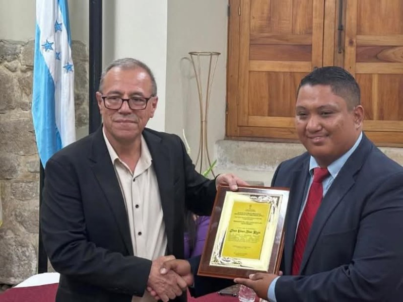 APPC reconoce la trayectoria del periodista Juan César Díaz Girón con prestigioso&nbsp;galardón